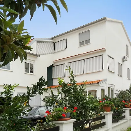 Modern On The Dalmatian Coast With Terrace, Garden And Sea V Apartment Petrcane